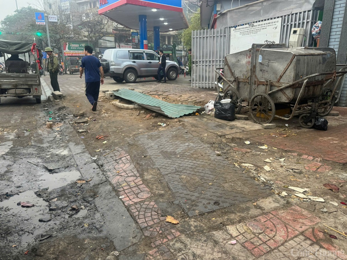 Hà Nội: Nhiều vỉa hè nghi bị cày xới
