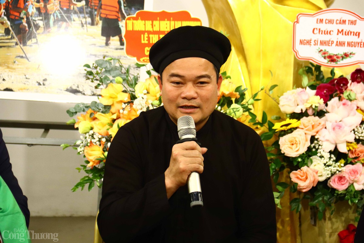 Trưởng thôn Làng Nủ Hoàng Văn Diệp thể hiện sự biết ơn Đảng, Nhà nước khi luôn hỗ trợ, quan tâm sát sao tới Làng Nủ. Ảnh: Lê An Trưởng thôn Làng Nủ Hoàng Văn Diệp thể hiện sự biết ơn Đảng, Nhà nước khi luôn hỗ trợ, quan tâm sát sao tới Làng Nủ. Ảnh: Lê An