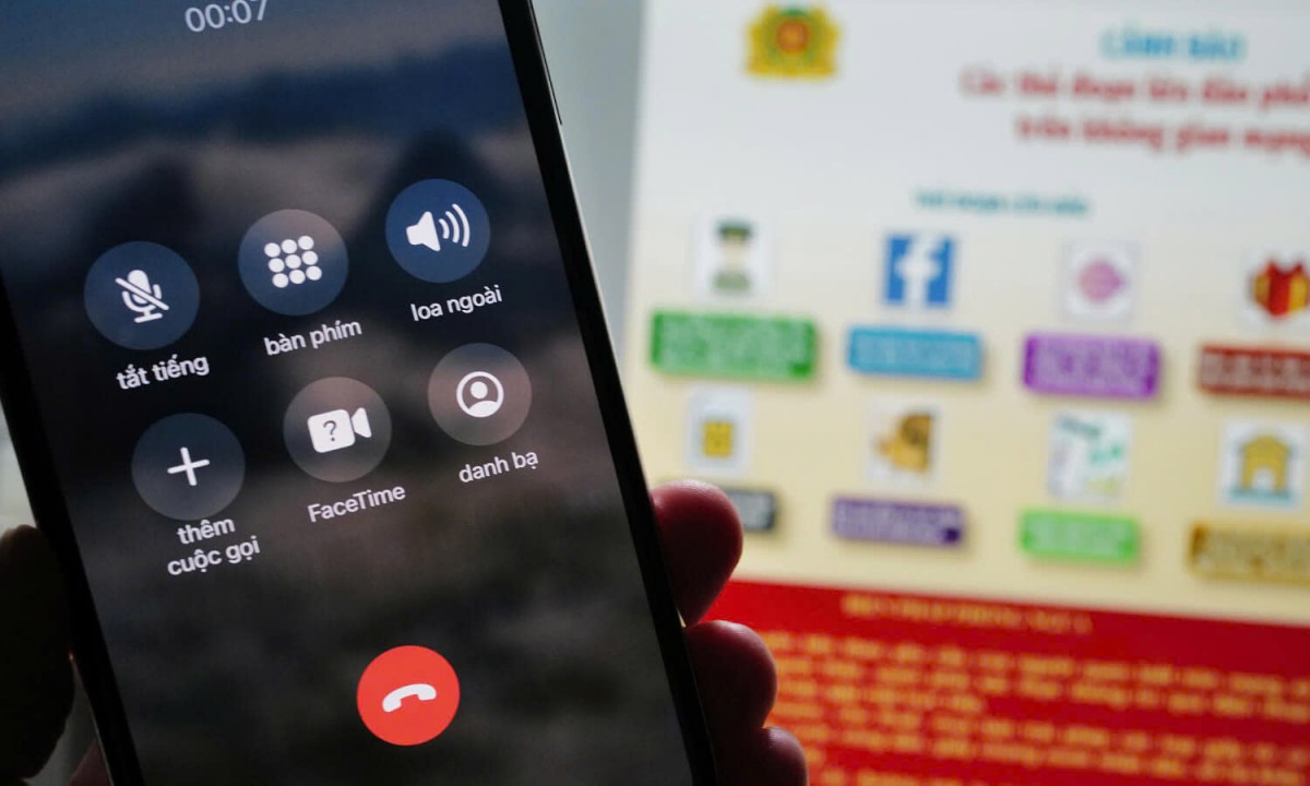Cuộc gọi lừa đảo thường đến từ các số máy lạ. Ảnh: Ngọc Thành Cuộc gọi lừa đảo thường đến từ các số máy lạ. Ảnh: Ngọc Thành