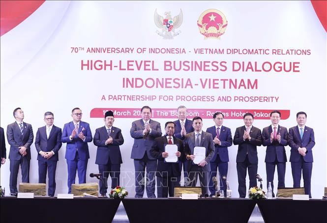 Bộ trưởng Nguyễn Hồng Diên tháp tùng Tổng Bí thư