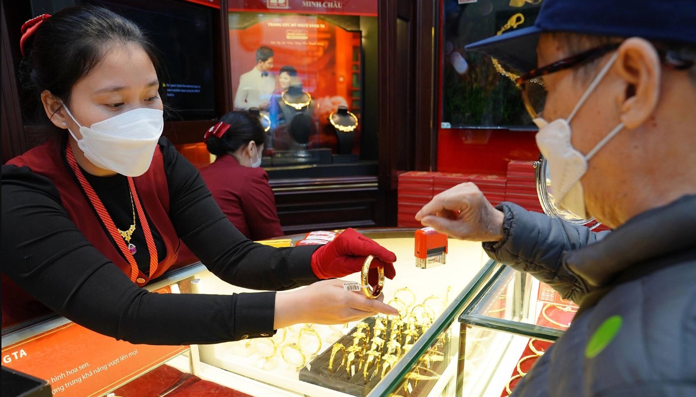 Giá vàng hôm nay giảm mạnh, cẩn trọng khi mua đầu tư