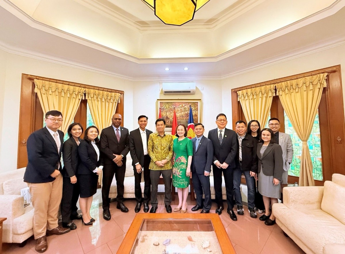 Ngày 26/2/2025, TTC AgriS gặp gỡ và trao đổi cùng Ngài Đại sứ đặc mệnh toàn quyền nước CHXHCN Việt Nam tại Indonesia Tạ Văn Thông - thúc đẩy hợp tác song phương Việt Nam - Indonesia Ngày 26/2/2025, TTC AgriS gặp gỡ và trao đổi cùng Ngài Đại sứ đặc mệnh toàn quyền nước CHXHCN Việt Nam tại Indonesia Tạ Văn Thông - thúc đẩy hợp tác song phương Việt Nam - Indonesia