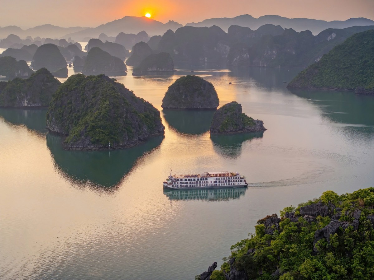 Vịnh Lan Hạ, Cát Bà. Ảnh: Indochine Vịnh Lan Hạ, Cát Bà. Ảnh: Indochine