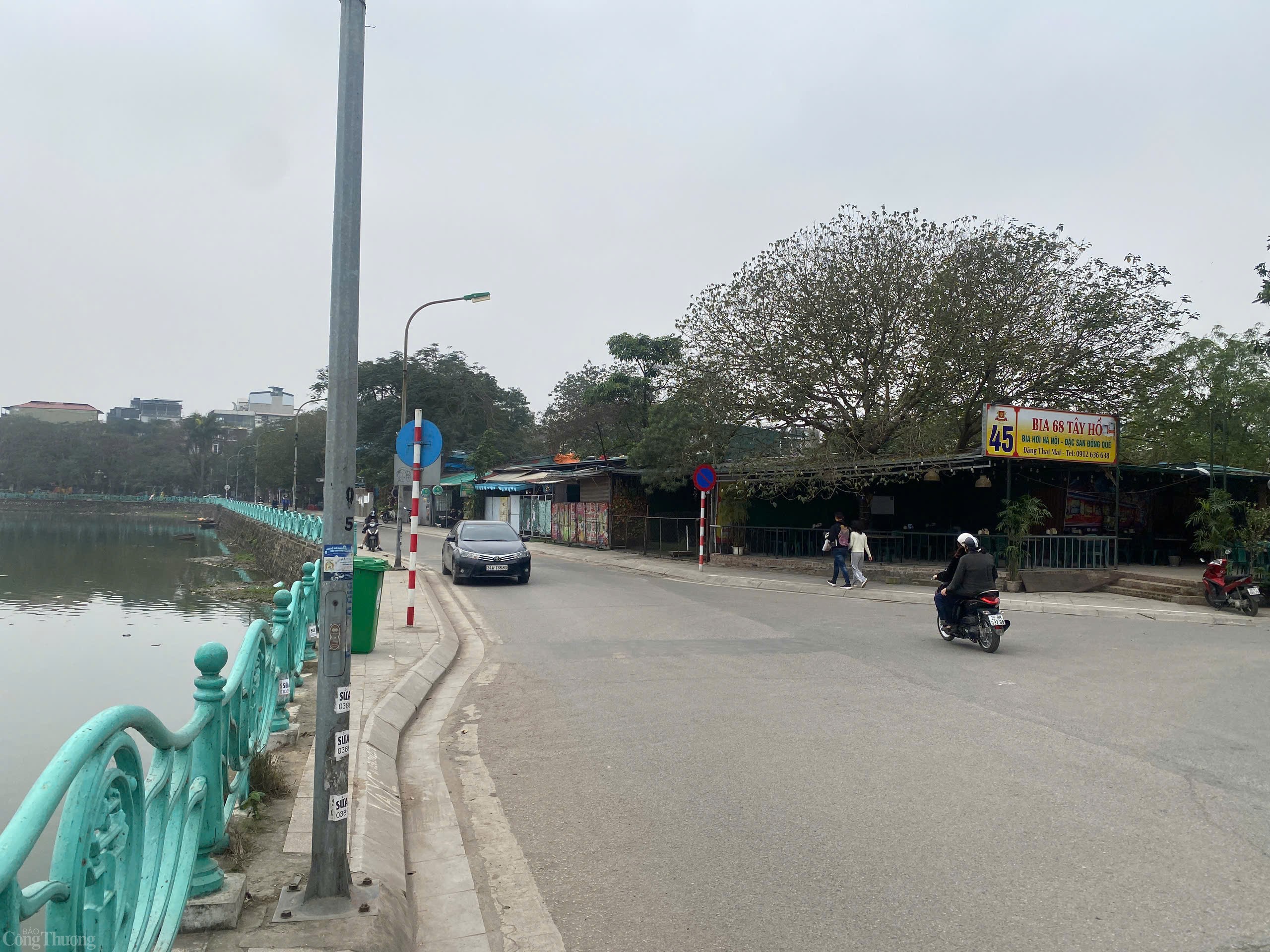 Phố Quảng An là tuyến đường ven hồ Tây. Ngoài việc mở đường, khu vực bên phải (trên hình) cũng xác định làm công viên cây xanh, nhà đa năng. 