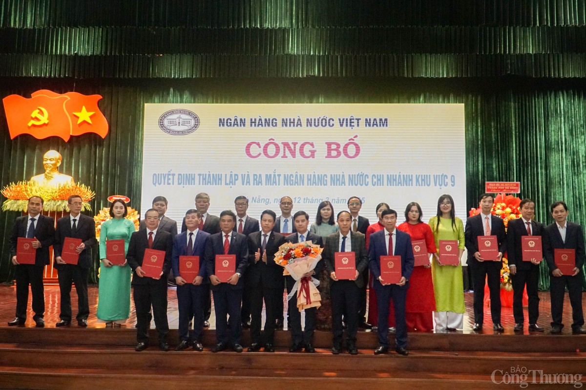 Ra mắt ban Giám đốc, lãnh đạo các phòng ban Ngân hàng Nhà nước khu vực 9 Ra mắt ban Giám đốc, lãnh đạo các phòng ban Ngân hàng Nhà nước khu vực 9