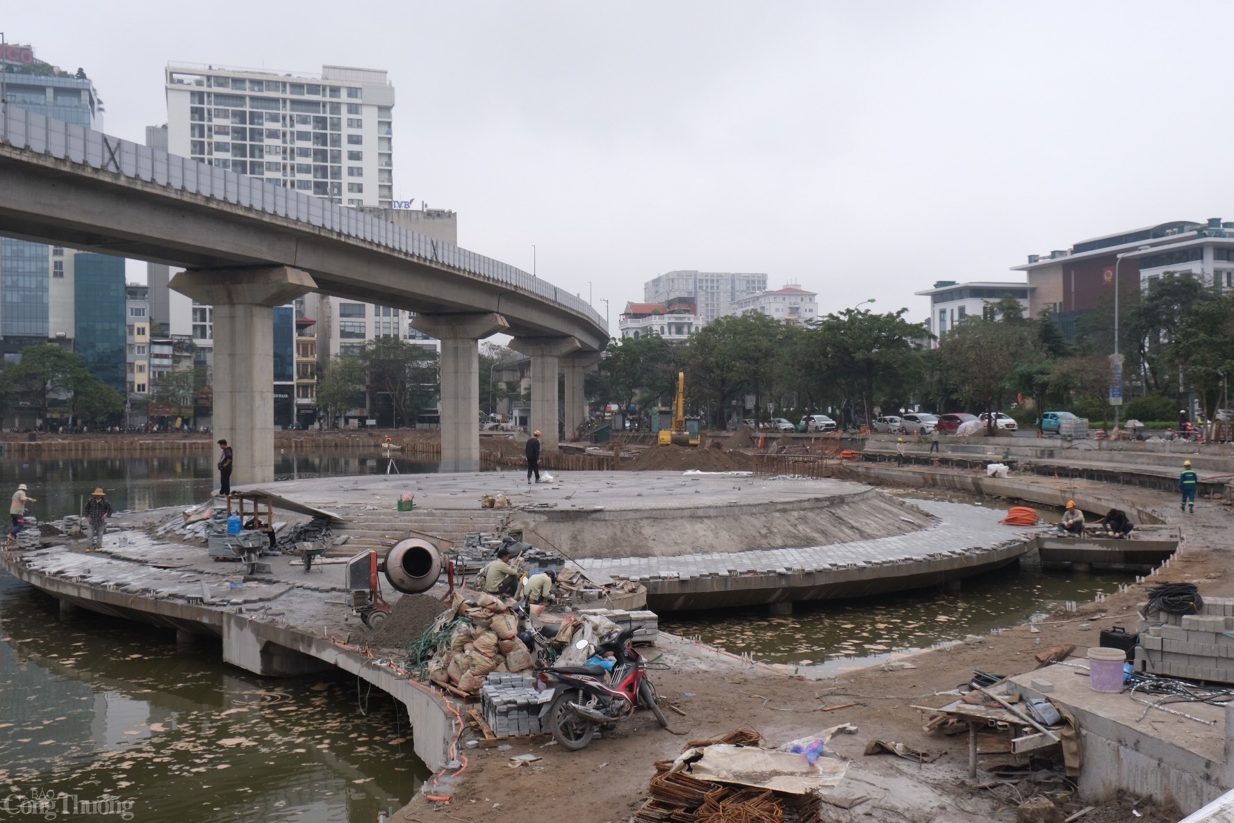 Bắt đầu từ tháng 7/2024, khu vực hồ Đống Đa (hay còn gọi là hồ Hoàng Cầu, thuộc quận Đống Đa) sẽ được quây rào để triển khai Dự án cải tạo đồng bộ hạ tầng kỹ thuật và cảnh quan đô thị. Dự án này có tổng mức đầu tư hơn 297 tỷ đồng, với Tổng Công ty CP Xuất nhập khẩu và Xây dựng Việt Nam (VINACONEX) là đơn vị trúng thầu thi công. 