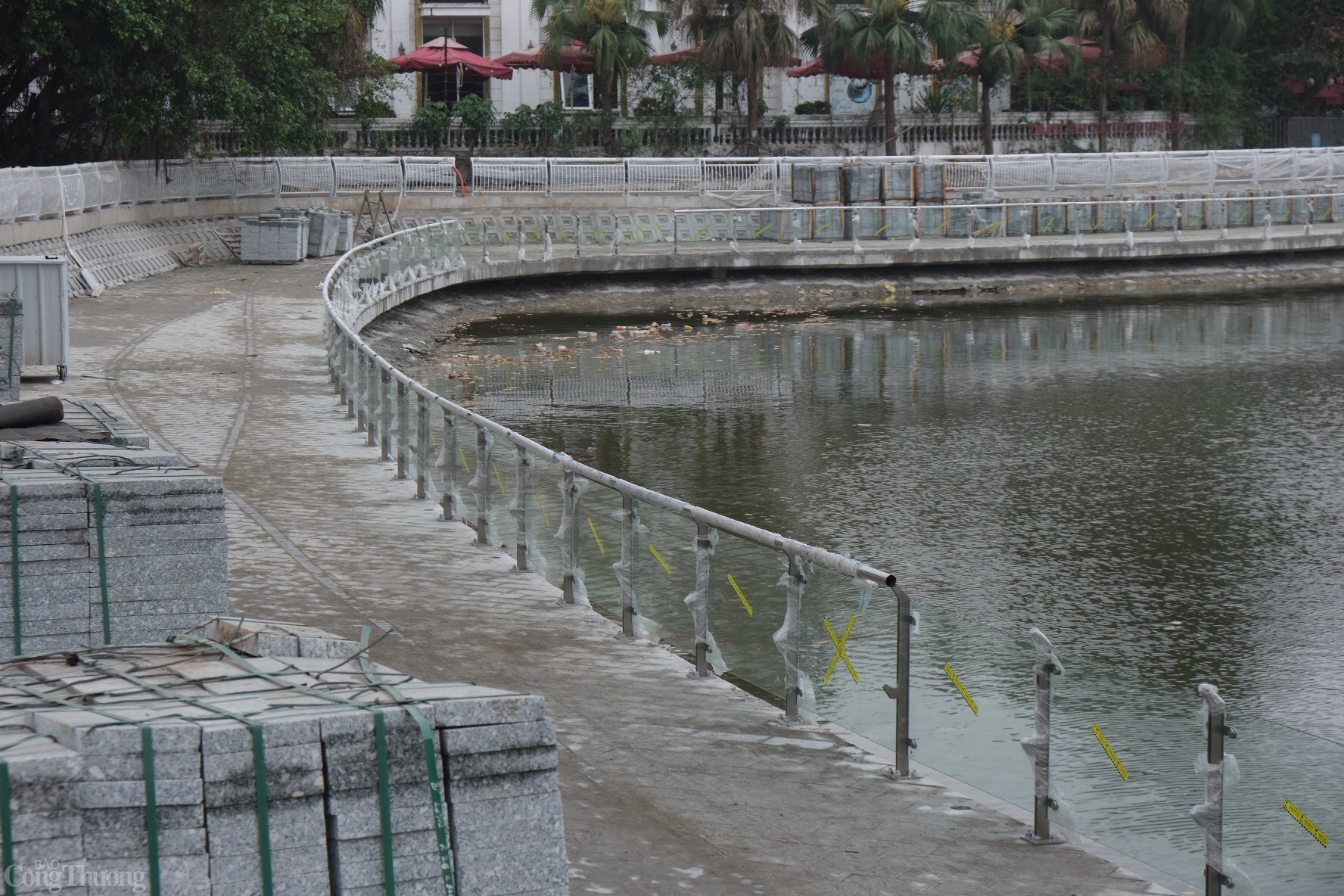 Sau khi cải tạo, hồ Đống Đa được chia thành sáu khu vực. Những cây xanh bị hư hại, khô héo sẽ được thay thế bằng cây bằng lăng và muồng hoàng yến.