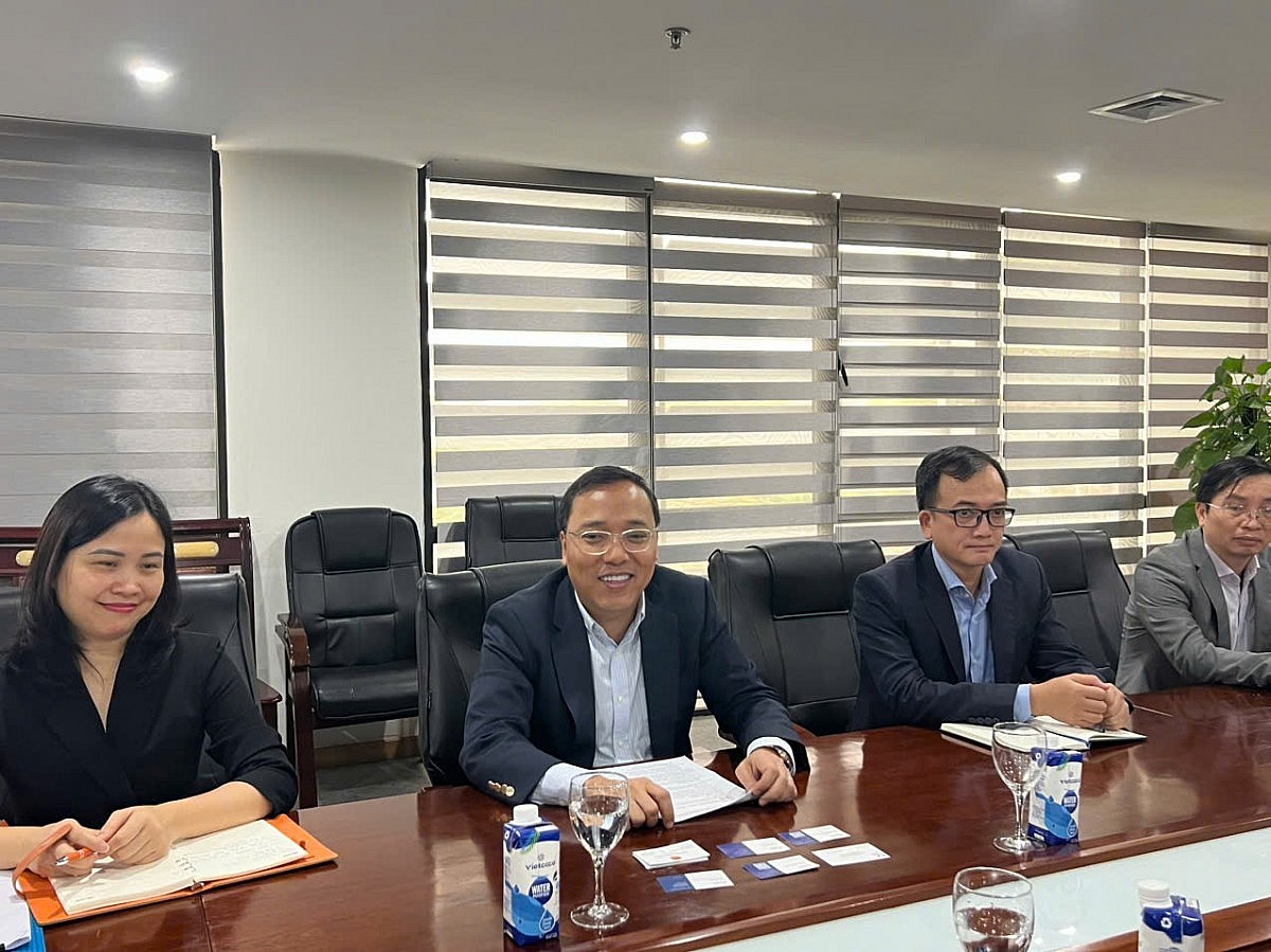 Thứ trưởng Nguyễn Hoàng Long làm việc với Tập đoàn Điện lực Pháp Thứ trưởng Nguyễn Hoàng Long làm việc với Tập đoàn Điện lực Pháp