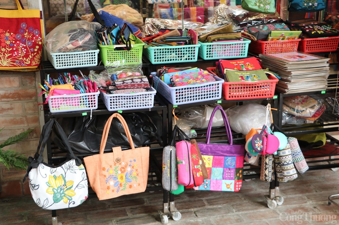 Thăm làng lụa đầu tiên của Việt Nam lọt top thế giới