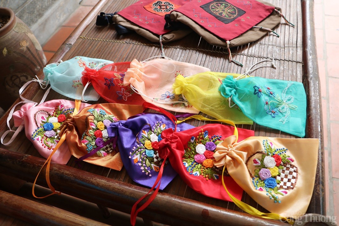 Thăm làng lụa đầu tiên của Việt Nam lọt top thế giới