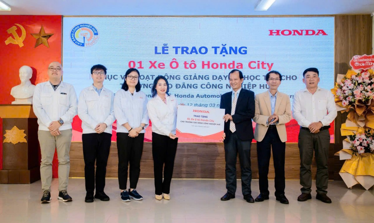 Honda Việt Nam tặng ô tô Trường Cao đẳng Công nghiệp Huế