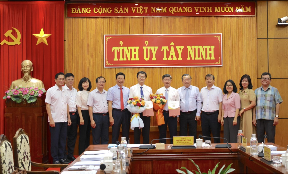 Tỉnh ủy Tây Ninh tổ chức hội nghị công bố quyết định của Ban Bí thư Trung ương Đảng Cộng sản. Ảnh: Báo Tây Ninh Tỉnh ủy Tây Ninh tổ chức hội nghị công bố quyết định của Ban Bí thư Trung ương Đảng Cộng sản. Ảnh: Báo Tây Ninh