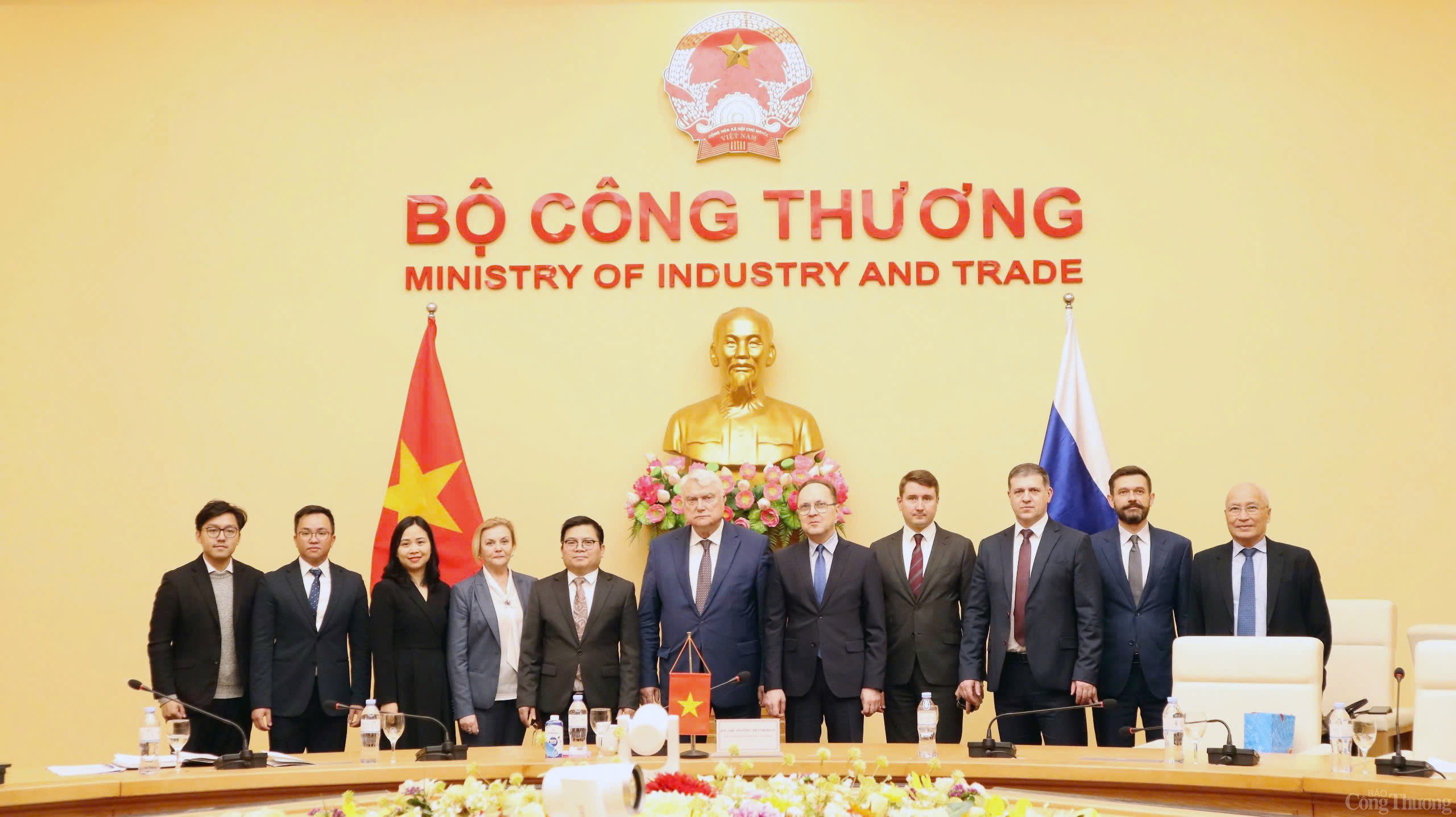 Thứ trưởng Trương Thanh Hoài làm việc với tỉnh Kaluga, Nga Thứ trưởng Trương Thanh Hoài làm việc với tỉnh Kaluga, Nga