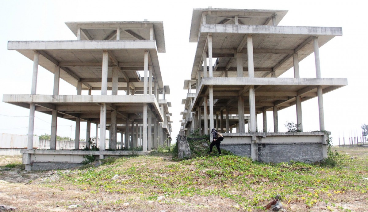 Nhiều công trình đang chậm tiến độ khiến cho việc giải ngân nguồn vốn đầu tư công bị chậm trễ. Nhiều công trình đang chậm tiến độ khiến cho việc giải ngân nguồn vốn đầu tư công bị chậm trễ.