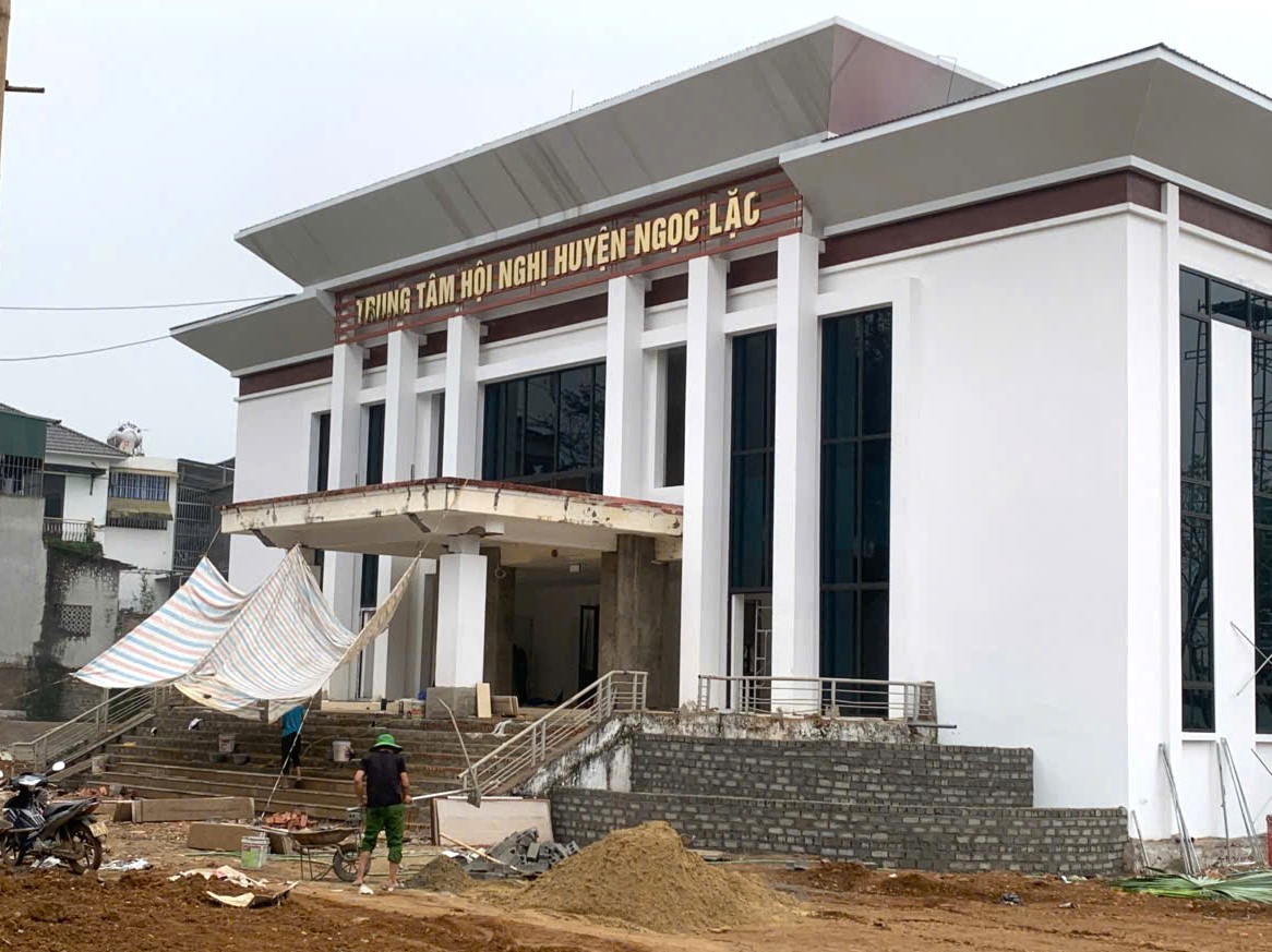 tạm dừng công sở sáp nhập tỉnh bỏ cấp huyện