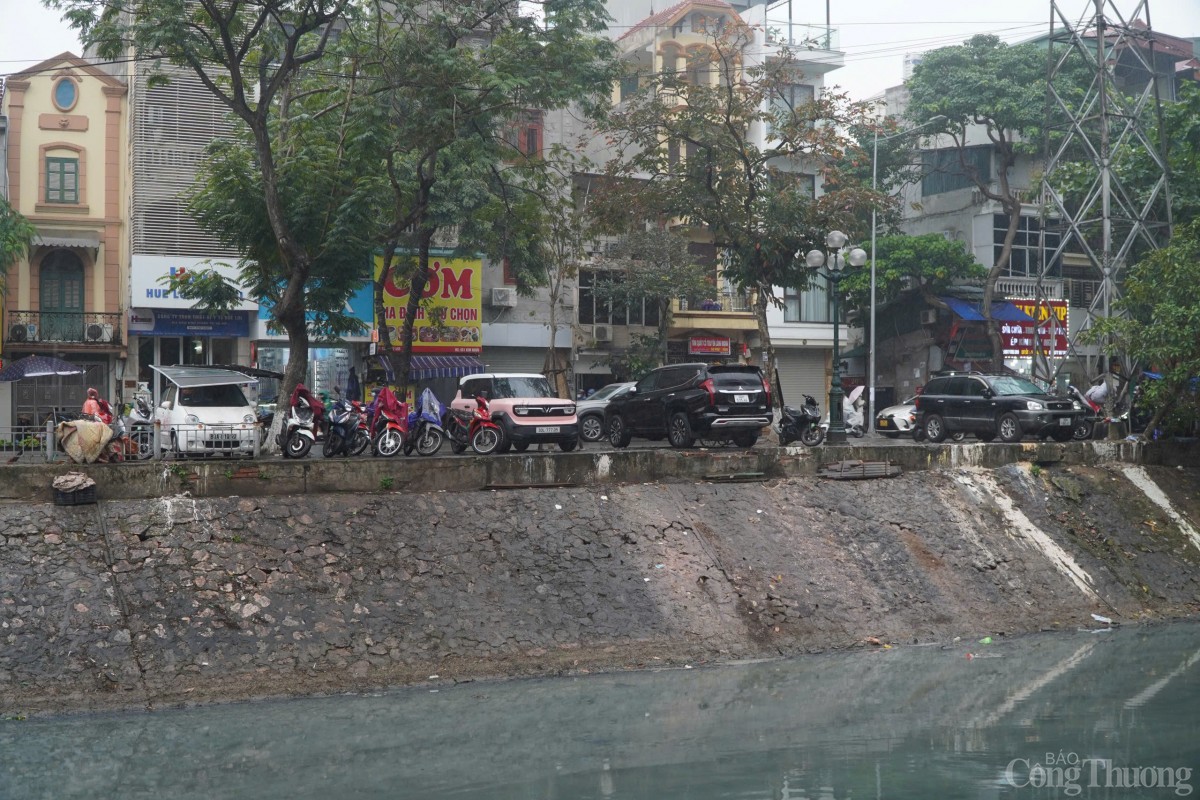 Những đoạn lan can 'có như không' dọc bờ sông Hà Nội