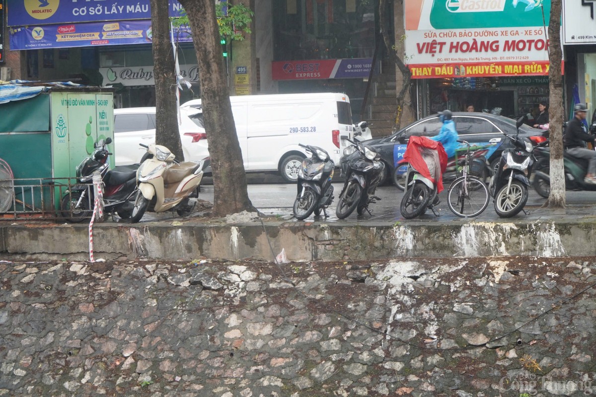 Những đoạn lan can 'có như không' dọc bờ sông Hà Nội