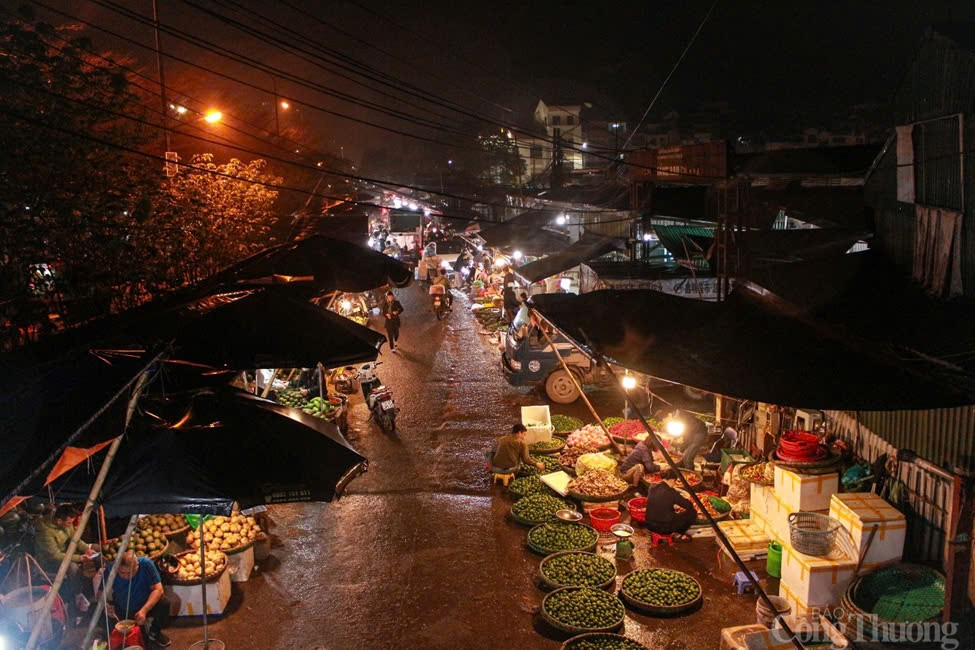 Chùm ảnh: Chợ Long Biên về đêm - Một Hà Nội rất khác