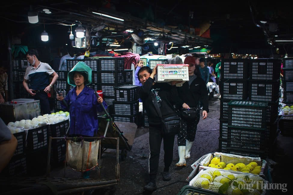 Chùm ảnh: Chợ Long Biên về đêm - Một Hà Nội rất khác
