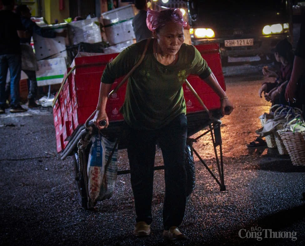 Chùm ảnh: Chợ Long Biên về đêm - Một Hà Nội rất khác