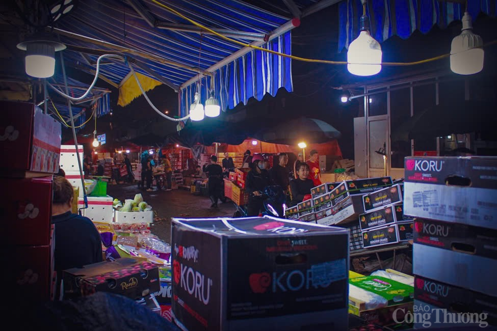 Chùm ảnh: Chợ Long Biên về đêm - Một Hà Nội rất khác