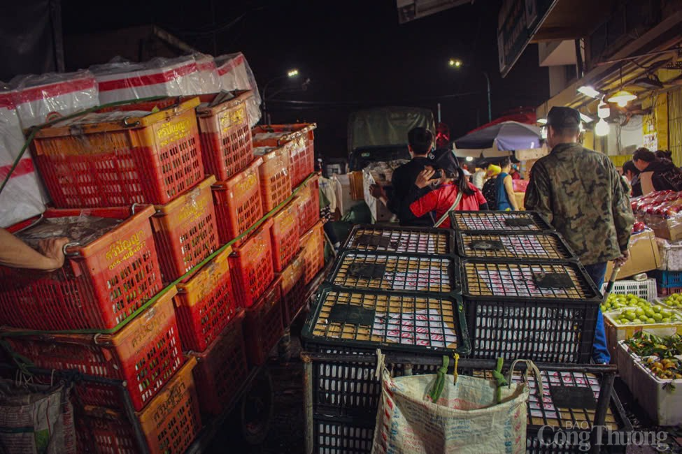 Chùm ảnh: Chợ Long Biên về đêm - Một Hà Nội rất khác