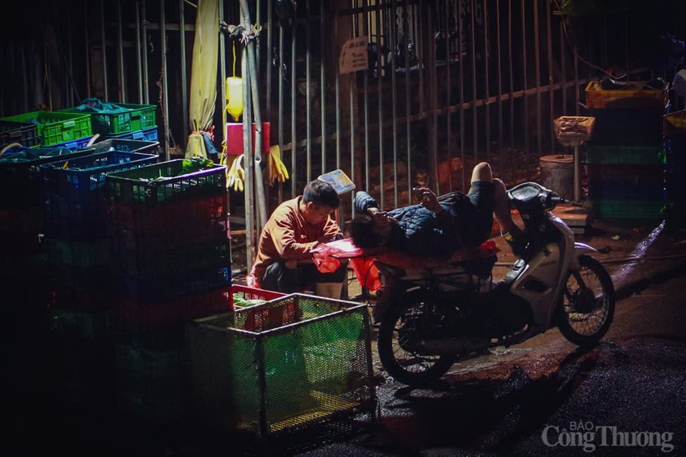 Chùm ảnh: Chợ Long Biên về đêm - Một Hà Nội rất khác