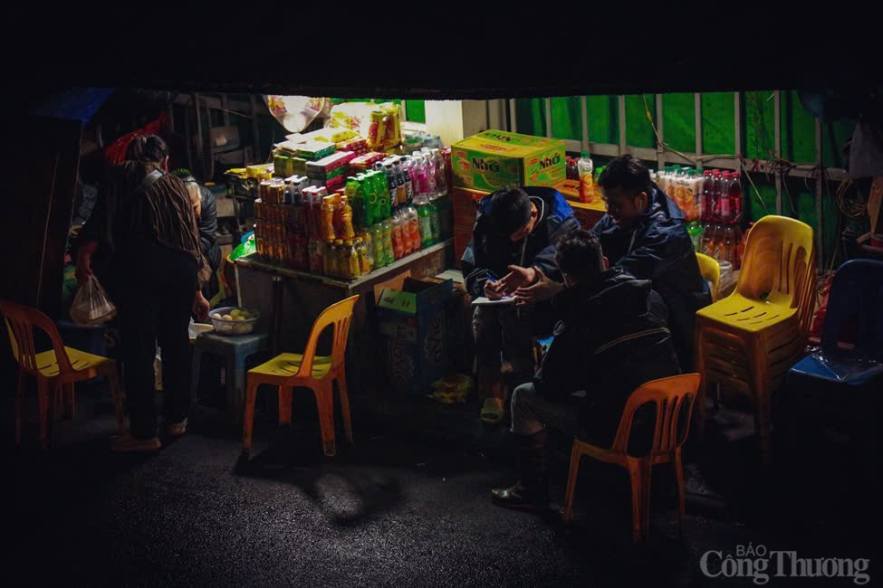 Chùm ảnh: Chợ Long Biên về đêm - Một Hà Nội rất khác