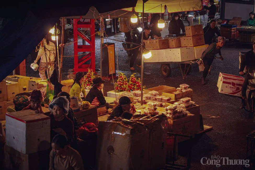 Chùm ảnh: Chợ Long Biên về đêm - Một Hà Nội rất khác