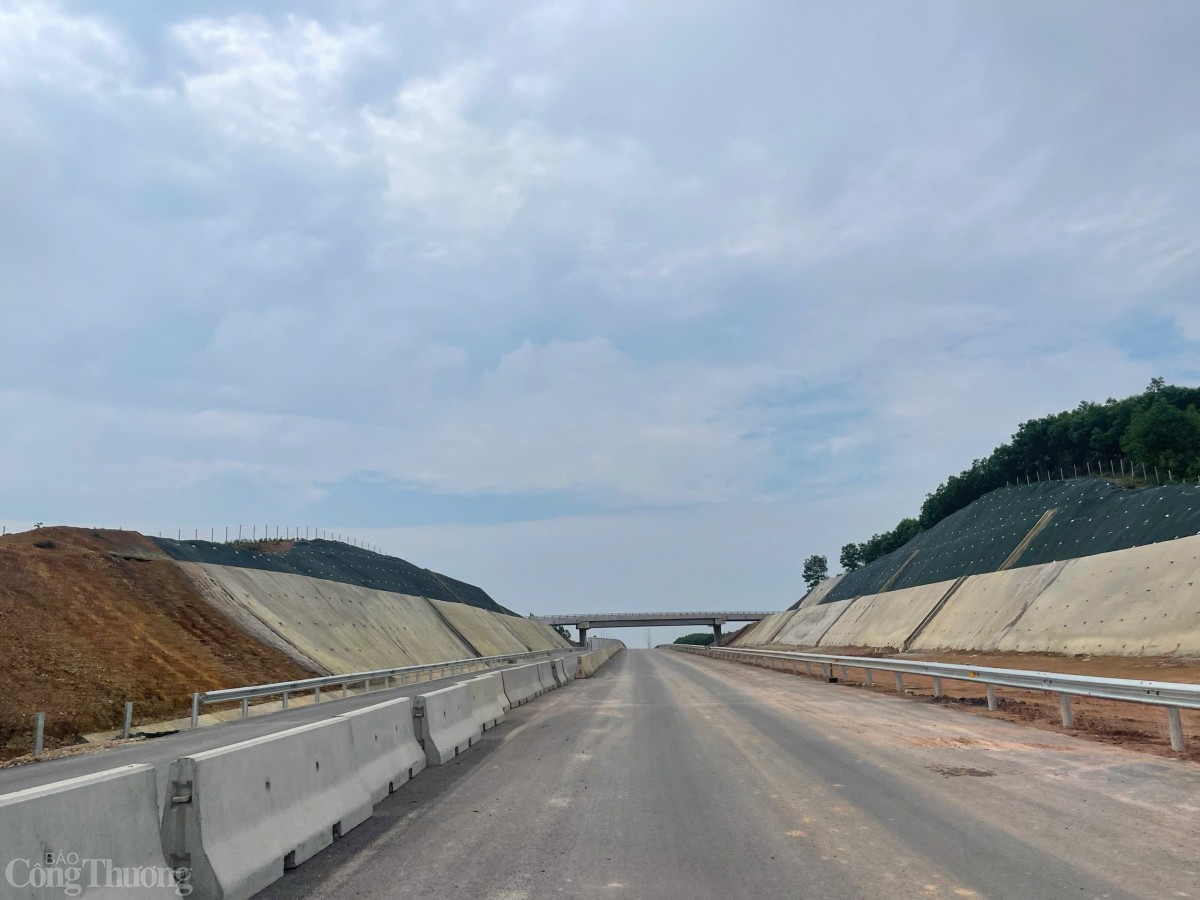 Cao tốc đoạn Quảng Bình- Quảng Trị: Cận cảnh trước ngày thông