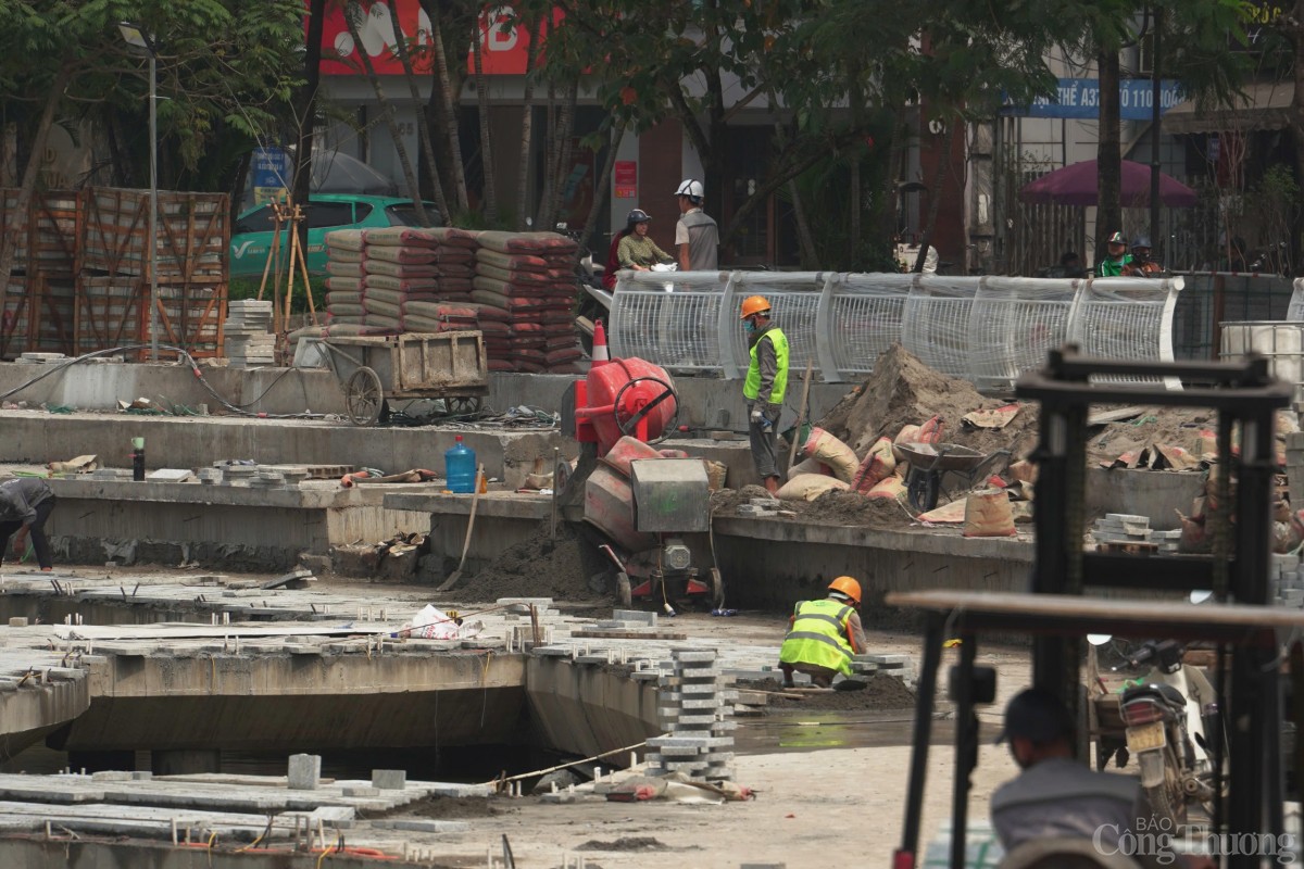 Hà Nội: Sân khấu nổi độc nhất dần thành hình