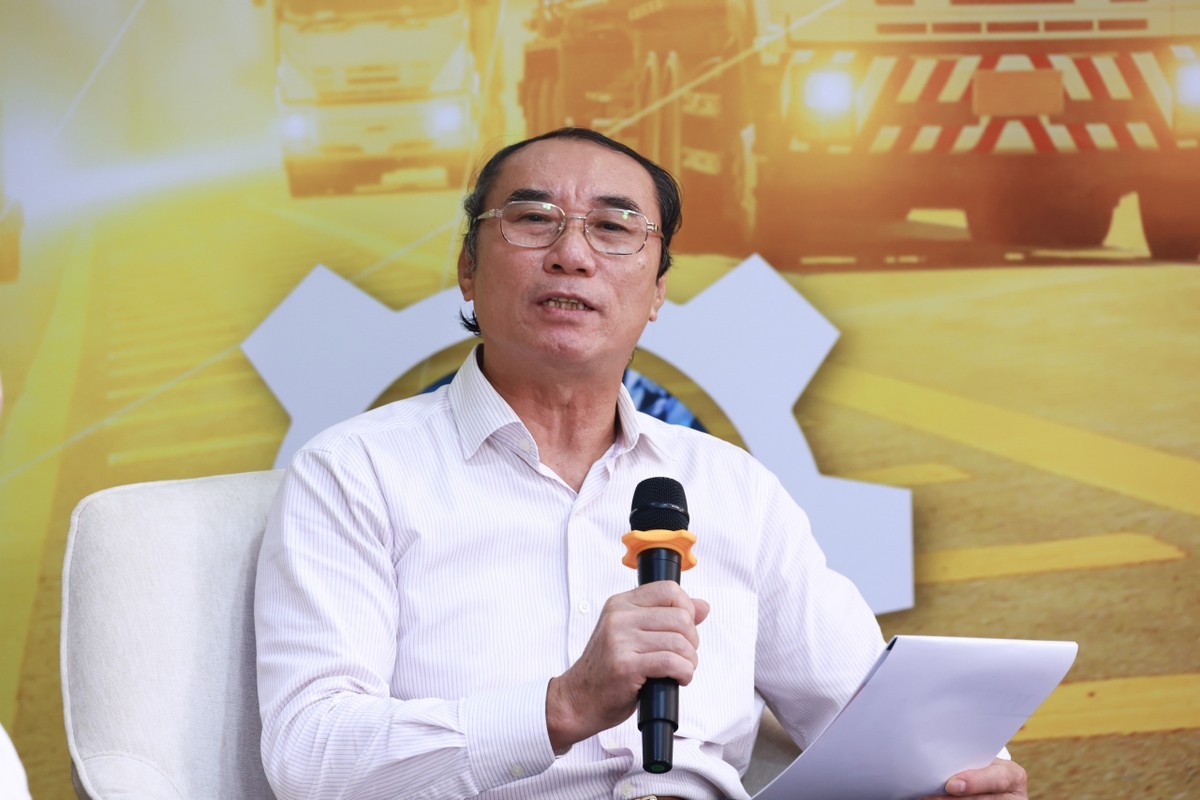 Ông Phụng cũng khẳng định thêm: “Việc gia hạn thời hạn nộp thuế tiêu thụ đặc biệt cũng là một giải pháp mà mang lại thắng lợi kép, giữa thị trường trong nước và thị trường nước ngoài và giữa doanh nghiệp với Chính phủ, tất cả các bên đều có lợi và tôi cho rằng là đề xuất của Bộ Tài chính rất là tốt và chúng ta nên ủng hộ sớm”. Ông Phụng cũng khẳng định thêm: “Việc gia hạn thời hạn nộp thuế tiêu thụ đặc biệt cũng là một giải pháp mà mang lại thắng lợi kép, giữa thị trường trong nước và thị trường nước ngoài và giữa doanh nghiệp với Chính phủ, tất cả các bên đều có lợi và tô