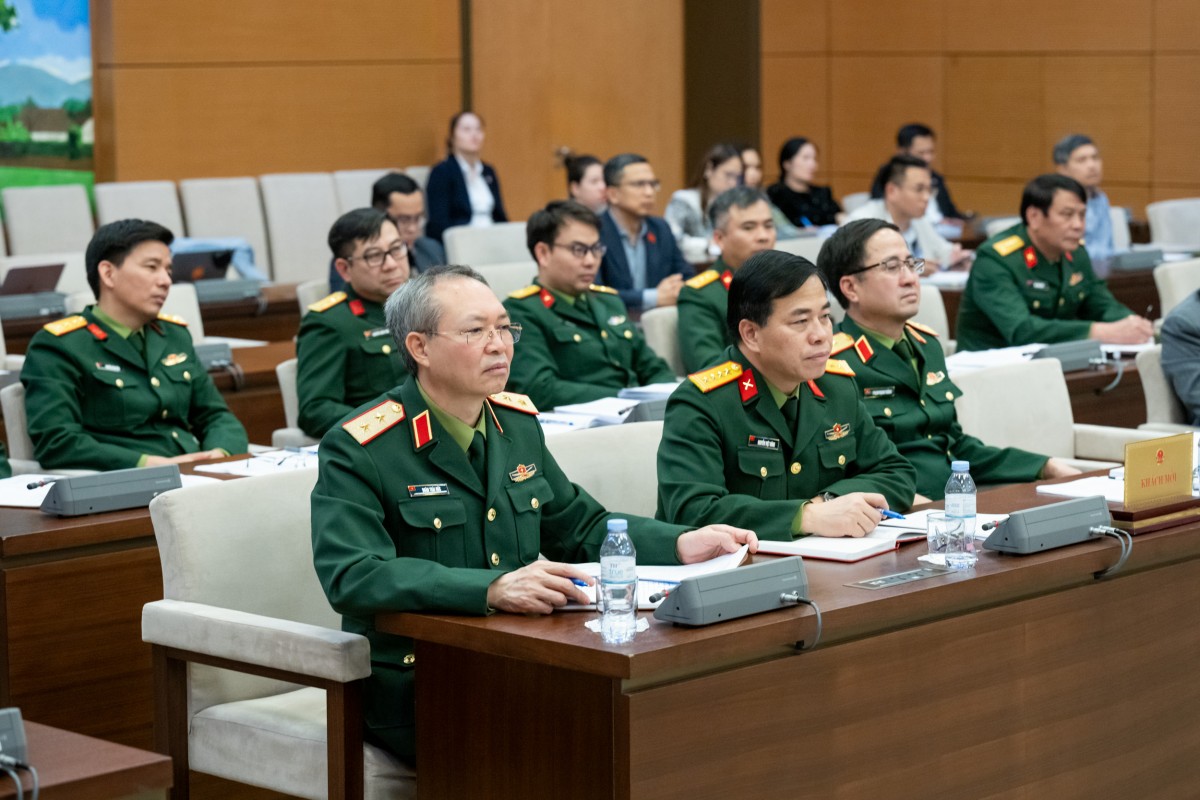Các đại biểu tham dự phiên họp của Ủy ban Thường vụ Quốc hội dự án Luật Tham gia lực lượng gìn giữ hòa bình của Liên hợp quốc