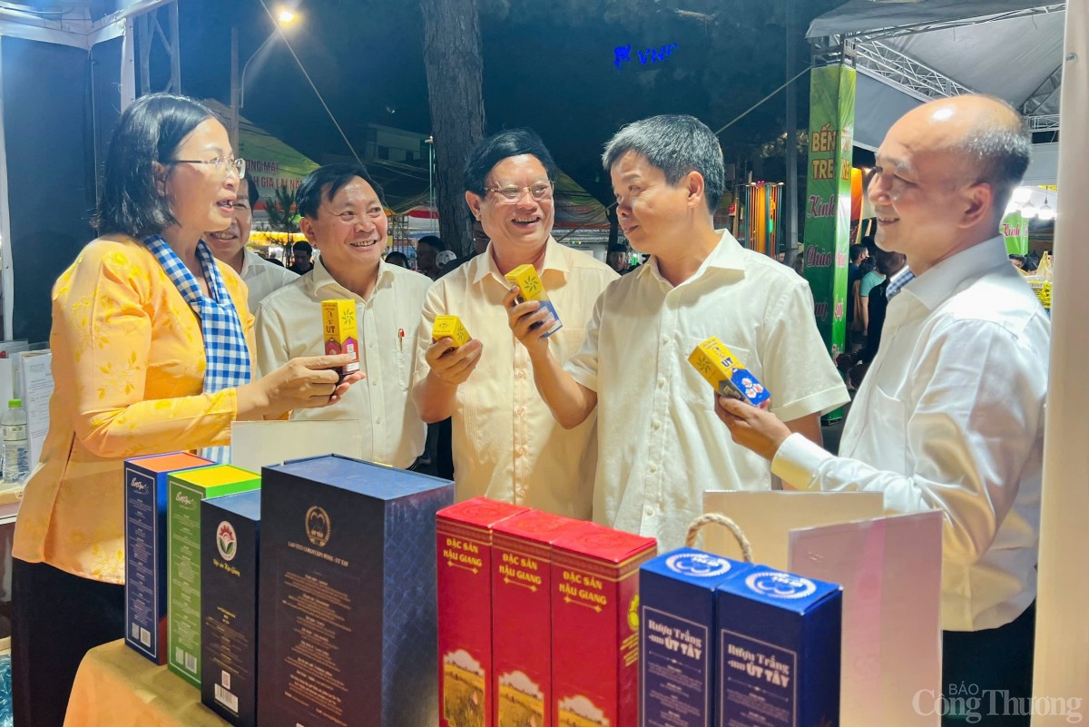 Khai mạc Hội chợ triển lãm thương mại tỉnh Gia Lai 2025