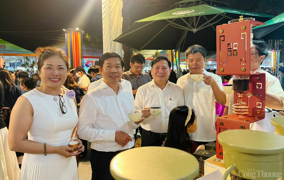 Khai mạc Hội chợ triển lãm thương mại tỉnh Gia Lai 2025