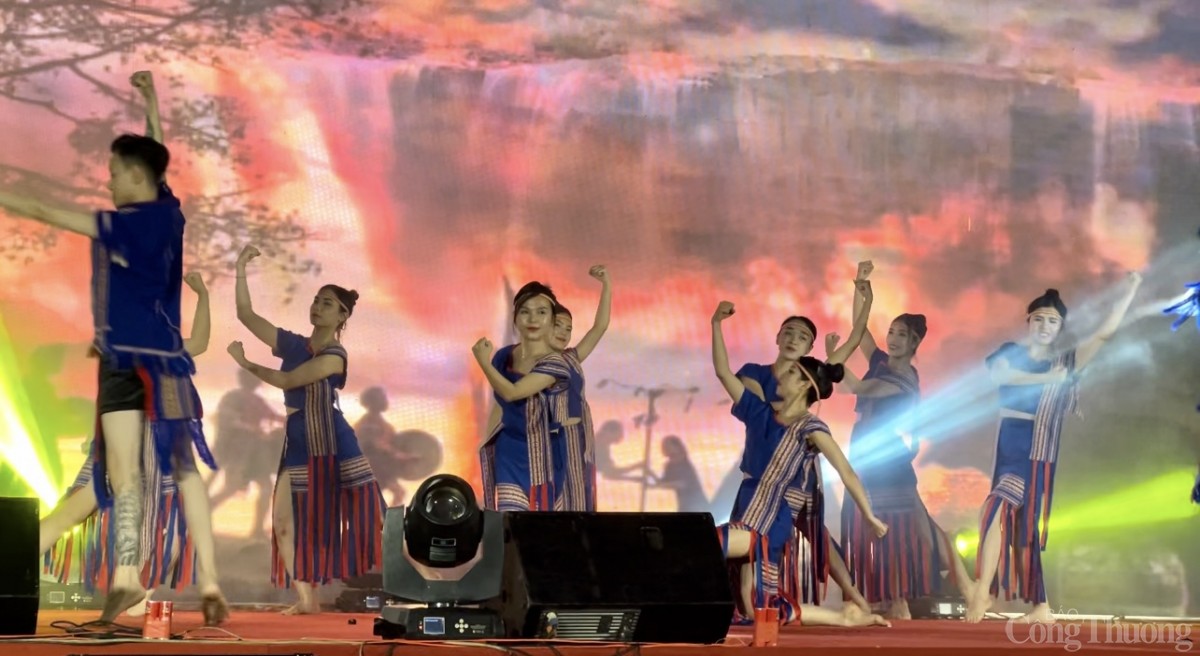 Khai mạc Hội chợ triển lãm thương mại tỉnh Gia Lai 2025