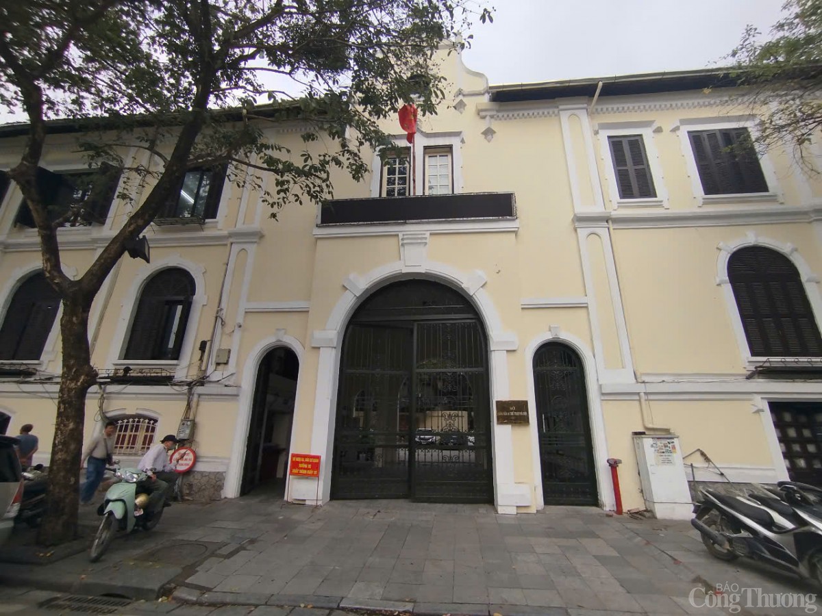 Hà Nội: Cận cảnh 11 trụ sở cơ quan sắp di dời Hà Nội: Cận cảnh 11 trụ sở cơ quan sắp di dời