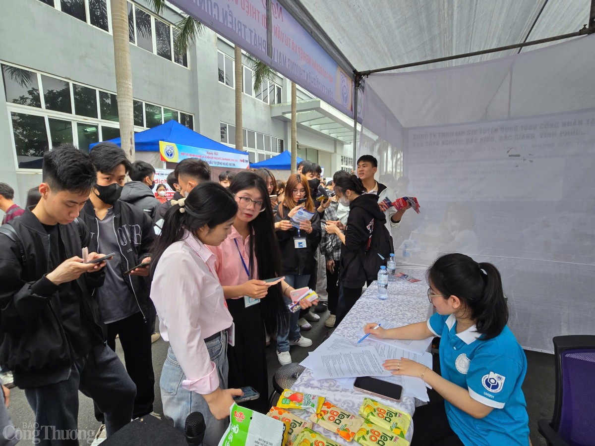 Ngày hội việc làm UNETI đón nhận hơn 7.000 vị trí công Ngày hội việc làm UNETI đón nhận hơn 7.000 vị trí công