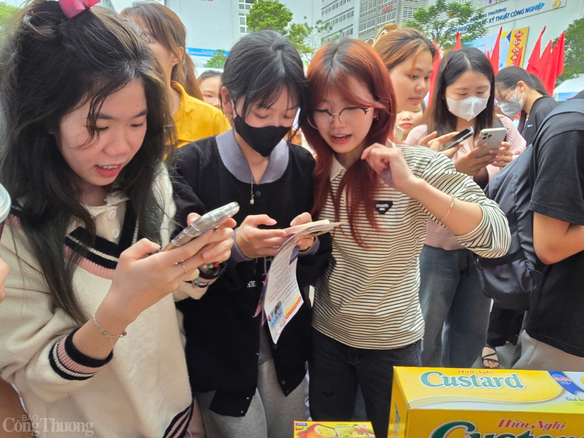 Ngày hội việc làm UNETI đón nhận hơn 7.000 vị trí công Ngày hội việc làm UNETI đón nhận hơn 7.000 vị trí công