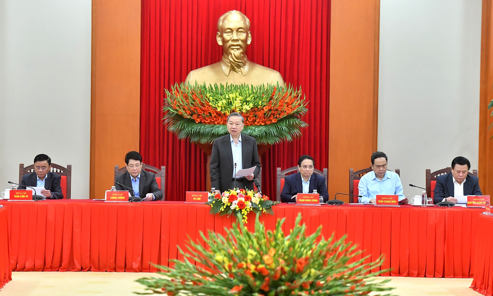 Tổng Bí thư Tô Lâm và các đồng chí lãnh đạo Đảng, Nhà nước dự phiên họp. Ảnh ĐĂNG KHOA Tổng Bí thư Tô Lâm và các đồng chí lãnh đạo Đảng, Nhà nước dự phiên họp. Ảnh ĐĂNG KHOA