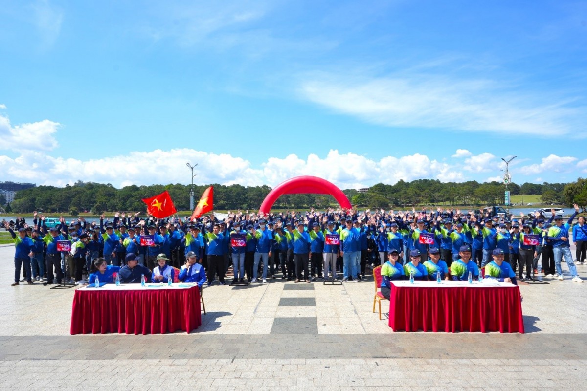 Toàn cảnh buổi lễ Imexpharm trao tặng 500 cây xanh cho Thành đoàn TP Đà Lạt tại Quảng trường Lâm Viên. Ảnh: Imexpharm Toàn cảnh buổi lễ Imexpharm trao tặng 500 cây xanh cho Thành đoàn TP Đà Lạt tại Quảng trường Lâm Viên. Ảnh: Imexpharm