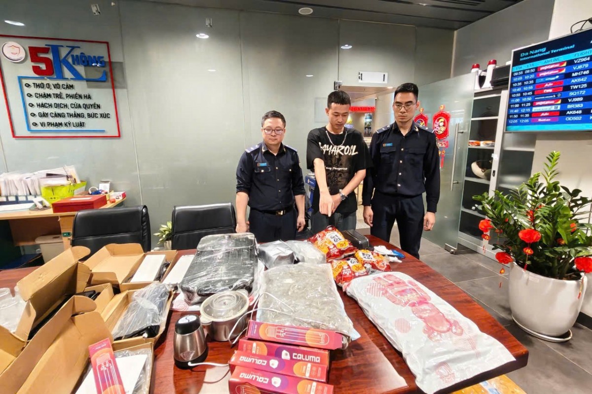 bắt giữ 3,745 kg nghi là cần sa bắt giữ 3,745 kg nghi là cần sa