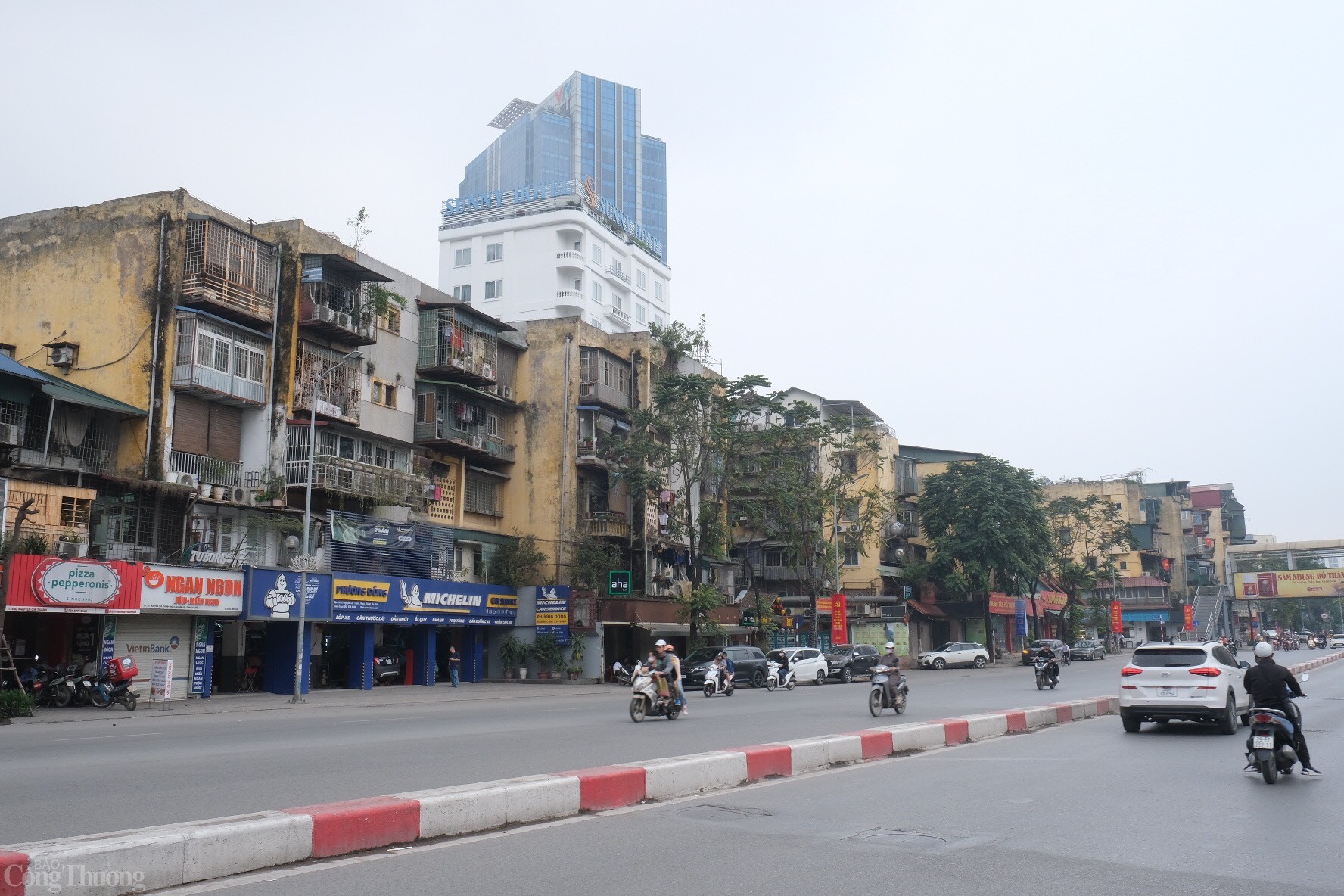 Đồng thời nghiên cứu phát triển khu thương mại ven đường Nguyễn Chí Thanh.