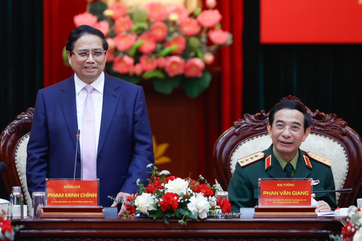 Thủ tướng nhấn mạnh, các bộ, ngành tiếp tục phối hợp với Bộ Quốc phòng tham mưu với Đảng, Nhà nước các chủ trương, chính sách phát triển công nghiệp quốc phòng đáp ứng yêu cầu, nhiệm vụ trong tình hình mới - Ảnh: VGP/Nhật Bắc Thủ tướng nhấn mạnh, các bộ, ngành tiếp tục phối hợp với Bộ Quốc phòng tham mưu với Đảng, Nhà nước các chủ trương, chính sách phát triển công nghiệp quốc phòng đáp ứng yêu cầu, nhiệm vụ trong tình hình mới - Ảnh: VGP/Nhật Bắc