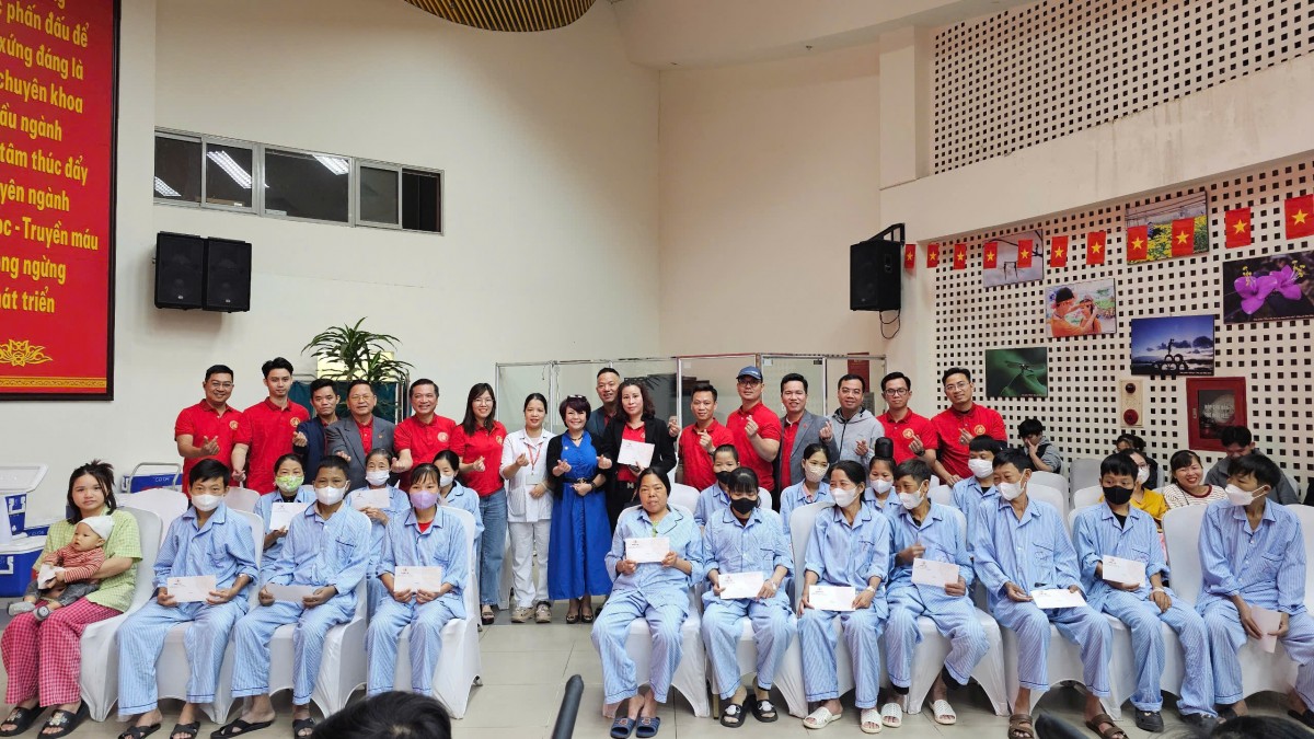 Chung tay hiến máu - trao yêu thương đến bệnh nhân khó khăn