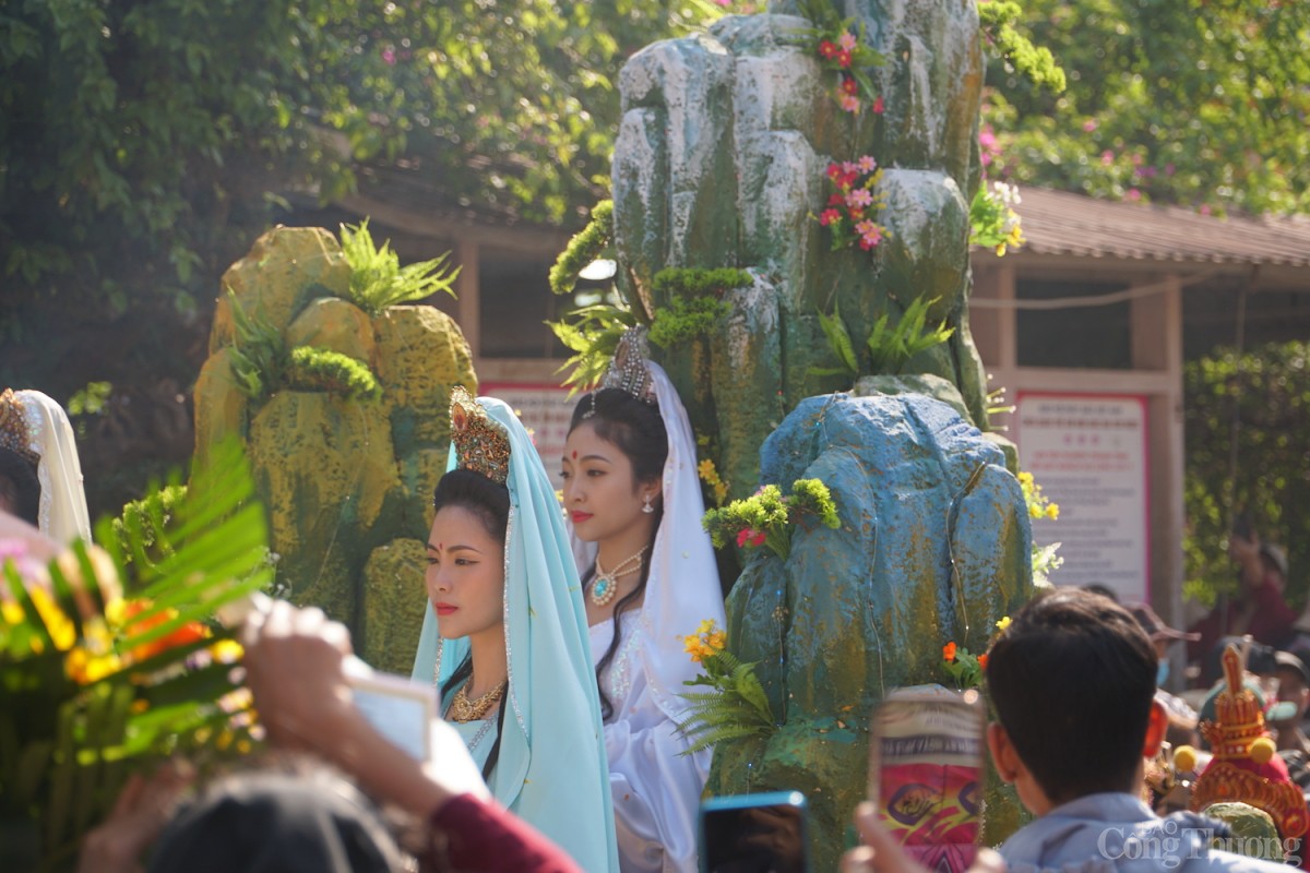 Lễ Vía Đức Bồ Tát Quán Thế Âm - Lễ chính của Lễ hội Quán Thế Âm Ngũ Hành Sơn diễn ra vào 7h00 sáng ngày 18/3/2025 (nhằm ngày 19/02 Âm lịch) Lễ Vía Đức Bồ Tát Quán Thế Âm - Lễ chính của Lễ hội Quán Thế Âm Ngũ Hành Sơn diễn ra vào 7h00 sáng ngày 18/3/2025 (nhằm ngày 19/02 Âm lịch)