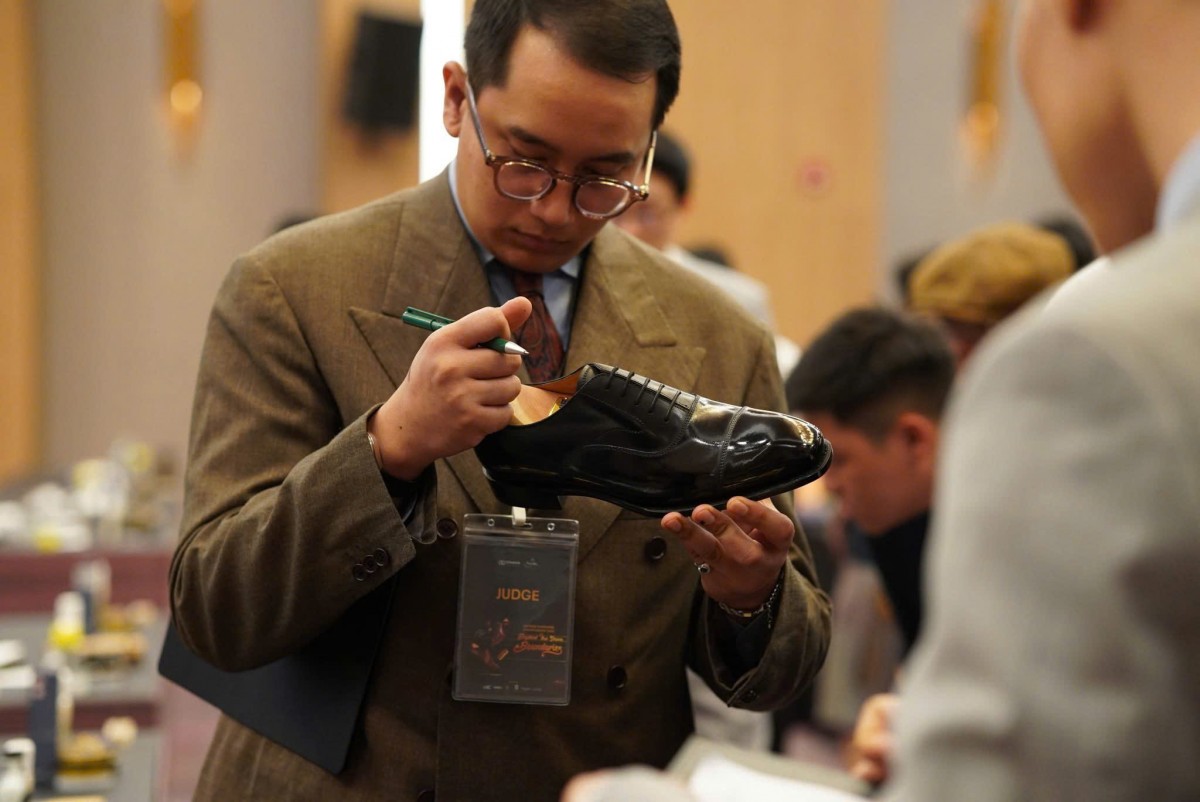 Cuộc tranh tài kịch tính giữa những 'nghệ nhân' đánh giày Cuộc tranh tài kịch tính giữa những 'nghệ nhân' đánh giày