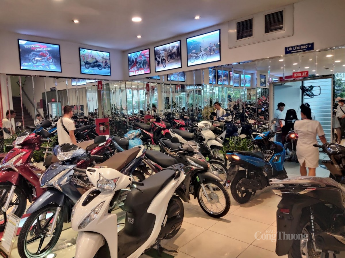 Thị trường xe máy đang giảm giá ở nhiều dòng xe, từ xe tay ga cao cấp đến xe số phổ thông. Ảnh: Nguyễn Vân Thị trường xe máy đang giảm giá ở nhiều dòng xe, từ xe tay ga cao cấp đến xe số phổ thông. Ảnh: Nguyễn Vân