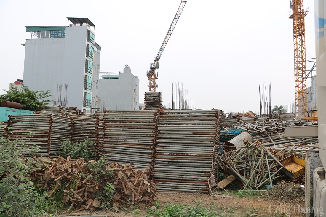 Dự án nhà hơn 6.000 m2 đắp chiếu, ngập trong phế liệu