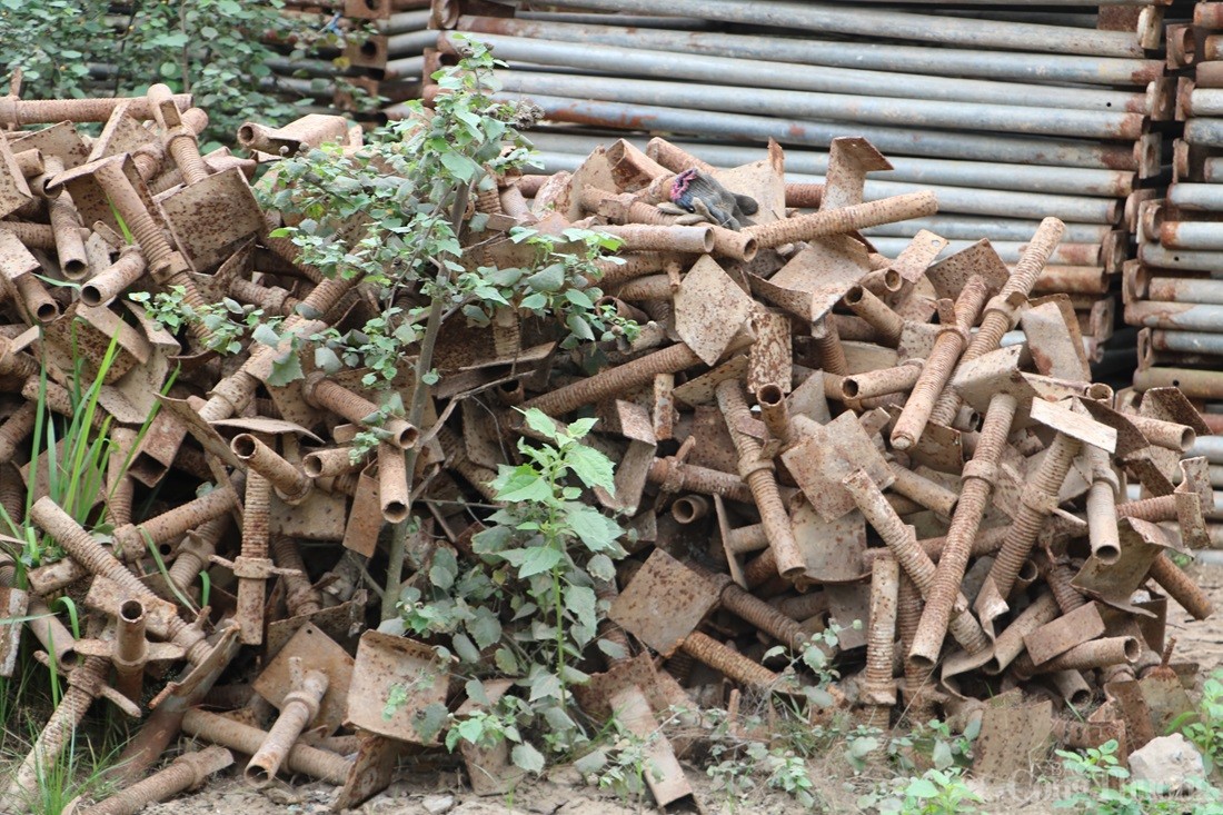 Dự án nhà hơn 6.000 m2 đắp chiếu, ngập trong phế liệu